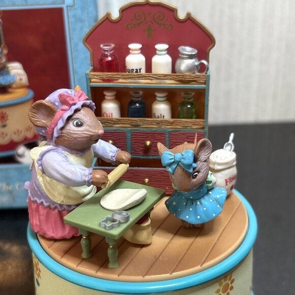 Vintage Enesco Music Box Mice Baking Plays Candy Man Baking Sweet Memories 1995 - Picture 5 of 16
